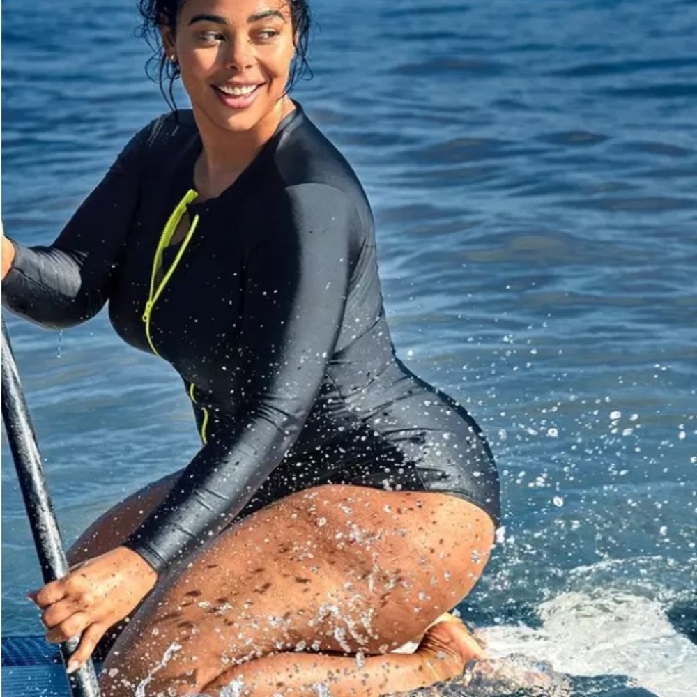 Torrid Wireless Long Sleeve Rashguard One Piece Swimsuit Size 1